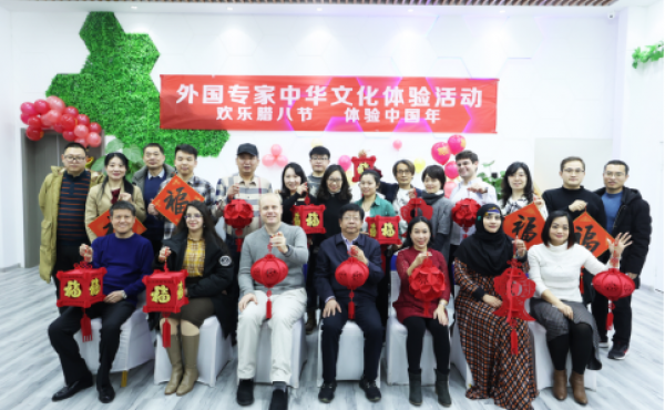 Le bureau provincial des affaires étrangères organise une expérience culturelle chinoise pour les experts étrangers