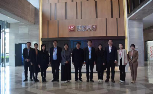 Wang zhongqun, Chef du Service de gestion des experts étrangers du Département des sciences et de la technologie de la province du Hebei, visite le Groupe liangqiao