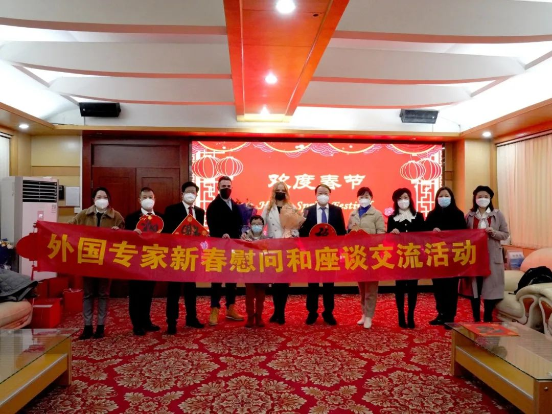 La province du Hebei lance une série d'activités de condoléances du Nouvel An chinois pour les experts étrangers haut de gamme